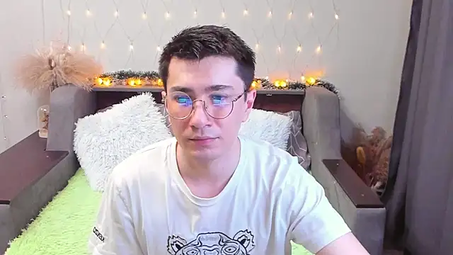 Yumi steve online show from March 2, 2025, 8:29 pm