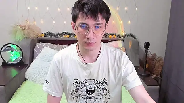 Snapshot of Yumi_steve chatting on October 23, 2025, 5:44 pm Yumi steve online show from October 23, 2025, 5:44 pm