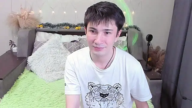 Yumi steve online show from October 31, 2025, 12:06 pm