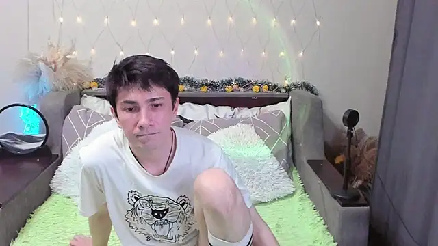 Snapshot of Yumi_steve chatting on November 1, 2025, 11:45 am Yumi steve online show from November 1, 2025, 11:45 am