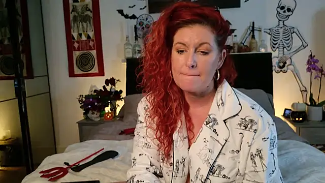 SultrySavannah online show from October 19, 2025, 9:48 pm