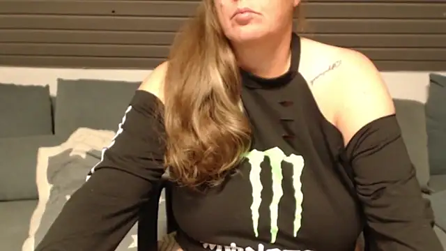 Snapshot of KimMitchelli chatting on September 17, 2025, 8:10 pm KimMitchelli online show from September 17, 2025, 8:10 pm