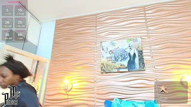 mia pineda online show from September 27, 2025, 9:09 pm