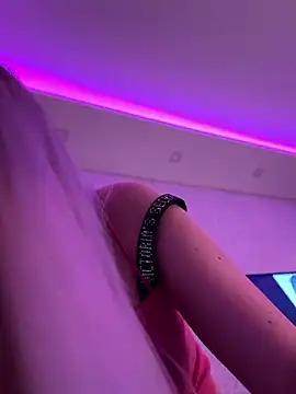 Snapshot of mollyxxx chatting on December 6, 2024, 12:45 am mollyxxx online show from December 6, 2024, 12:45 am