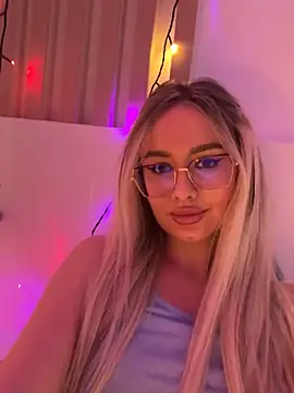 Snapshot of mollyxxx chatting on December 13, 2024, 9:13 am mollyxxx online show from December 13, 2024, 9:13 am