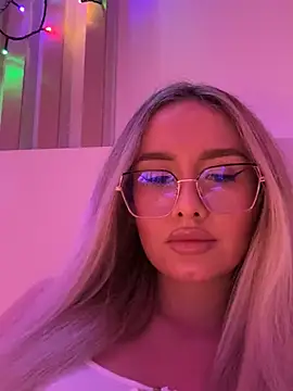 Snapshot of mollyxxx chatting on December 18, 2024, 7:15 am mollyxxx online show from December 18, 2024, 7:15 am