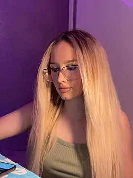 Snapshot of mollyxxx chatting on January 22, 2025, 4:44 am mollyxxx online show from January 22, 2025, 4:44 am