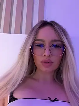 Snapshot of mollyxxx chatting on February 14, 2025, 7:49 am mollyxxx online show from February 14, 2025, 7:49 am