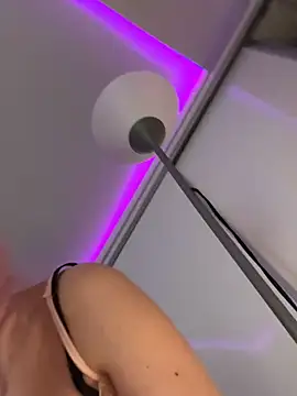 Snapshot of mollyxxx chatting on March 6, 2025, 5:35 am mollyxxx online show from March 6, 2025, 5:35 am