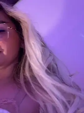 Snapshot of mollyxxx chatting on March 8, 2025, 8:55 am mollyxxx online show from March 8, 2025, 8:55 am