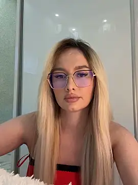 Snapshot of mollyxxx chatting on October 3, 2025, 2:30 am mollyxxx online show from October 3, 2025, 2:30 am