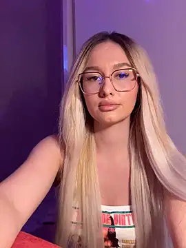 Snapshot of mollyxxx chatting on October 8, 2025, 1:25 am mollyxxx online show from October 8, 2025, 1:25 am