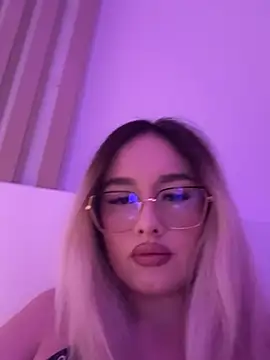 Snapshot of mollyxxx chatting on February 1, 2026, 1:04 am mollyxxx online show from February 1, 2026, 1:04 am