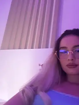 Snapshot of mollyxxx chatting on February 4, 2026, 2:17 am mollyxxx online show from February 4, 2026, 2:17 am