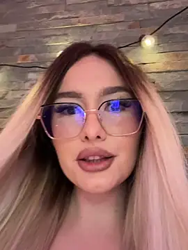 Snapshot of mollyxxx chatting on February 21, 2026, 8:10 pm mollyxxx online show from February 21, 2026, 8:10 pm