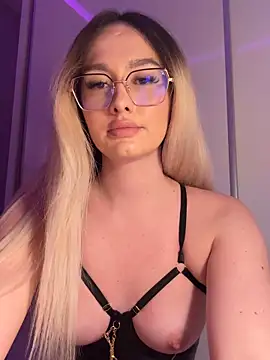 Snapshot of mollyxxx chatting on March 8, 2026, 3:32 am mollyxxx online show from March 8, 2026, 3:32 am