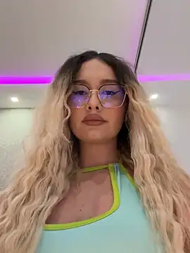 Snapshot of mollyxxx chatting on March 28, 2026, 2:22 am mollyxxx online show from March 28, 2026, 2:22 am