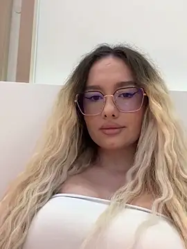 Snapshot of mollyxxx chatting on March 29, 2026, 12:54 am mollyxxx online show from March 29, 2026, 12:54 am