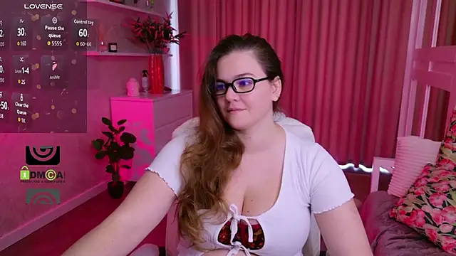 Snapshot of KellyKleine chatting on June 18, 2026, 6:46 am KellyKleine online show from June 18, 2026, 6:46 am