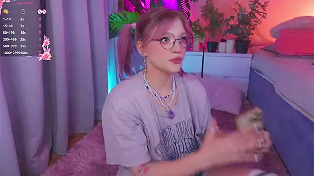 Snapshot of Crazy_Wine chatting on December 4, 2024, 1:14 am Crazy Wine online show from December 4, 2024, 1:14 am