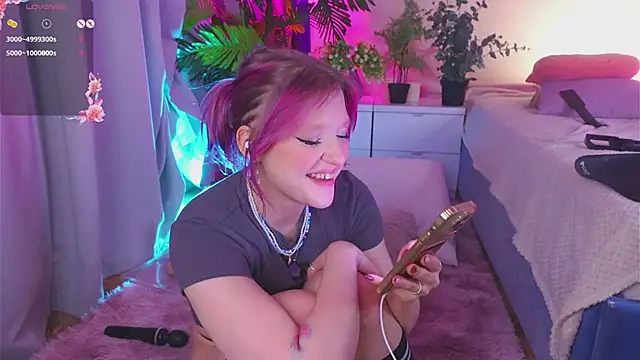 Snapshot of Crazy_Wine chatting on December 13, 2024, 2:21 am Crazy Wine online show from December 13, 2024, 2:21 am