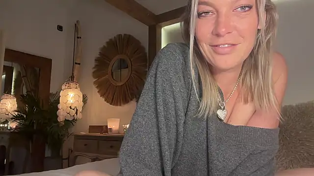 Snapshot of cyberchickie_maria chatting on January 5, 2025, 9:36 pm cyberchickie maria online show from January 5, 2025, 9:36 pm