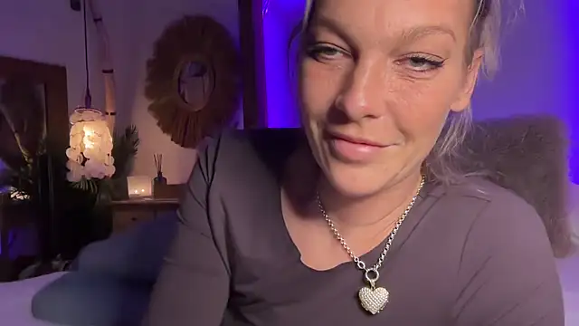 Snapshot of cyberchickie_maria chatting on February 27, 2025, 9:14 pm cyberchickie maria online show from February 27, 2025, 9:14 pm