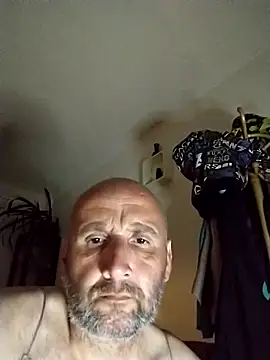 milosek81 online show from March 25, 2026, 9:43 pm