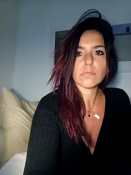 Snapshot of allyson22andy chatting on December 17, 2024, 10:22 pm allyson22andy online show from December 17, 2024, 10:22 pm