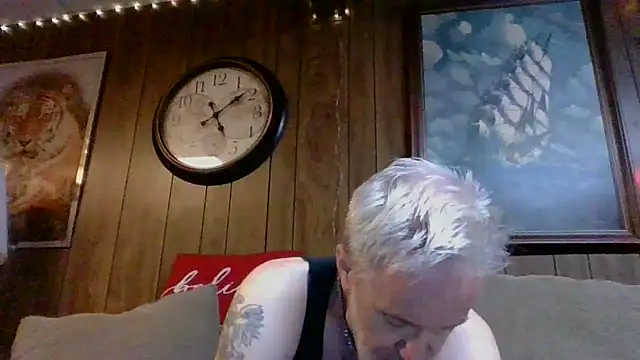 Snapshot of Makowboy chatting on December 14, 2024, 12:11 am Makowboy online show from December 14, 2024, 12:11 am