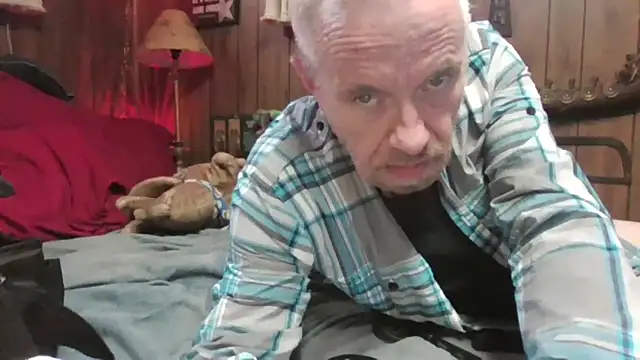 Snapshot of Makowboy chatting on March 22, 2025, 9:42 pm Makowboy online show from March 22, 2025, 9:42 pm