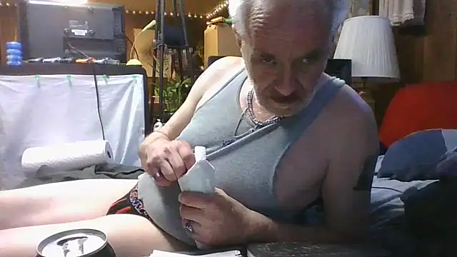 Snapshot of Makowboy chatting on September 18, 2025, 10:12 pm Makowboy online show from September 18, 2025, 10:12 pm