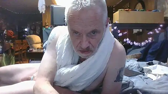 Snapshot of Makowboy chatting on October 23, 2025, 7:23 pm Makowboy online show from October 23, 2025, 7:23 pm