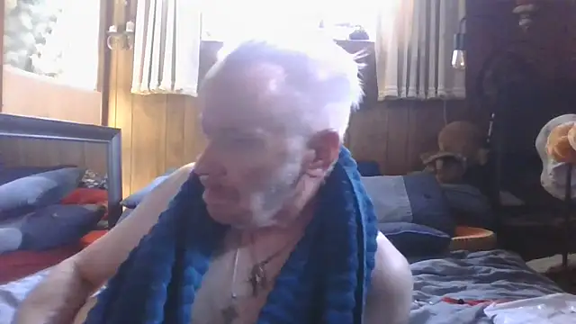 Snapshot of Makowboy chatting on February 8, 2026, 6:22 pm Makowboy online show from February 8, 2026, 6:22 pm