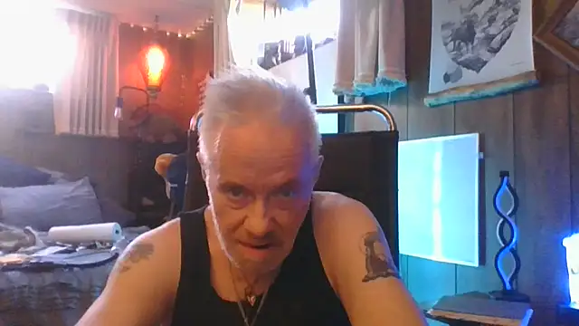 Snapshot of Makowboy chatting on February 19, 2026, 6:26 pm Makowboy online show from February 19, 2026, 6:26 pm