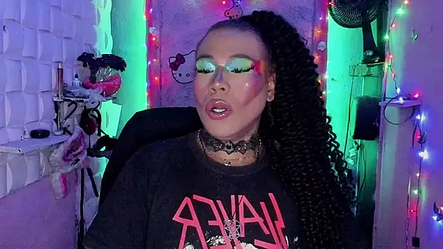 Snapshot of tsviolett chatting on December 18, 2024, 5:00 pm tsviolett online show from December 18, 2024, 5:00 pm