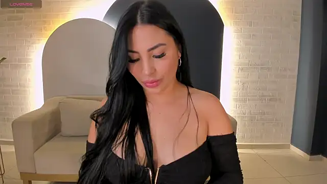 MiaRoberts1 online show from August 3, 2026, 1:16 pm