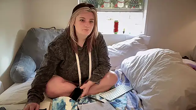 Snapshot of magicsparkles chatting on January 14, 2025, 2:11 pm magicsparkles online show from January 14, 2025, 2:11 pm