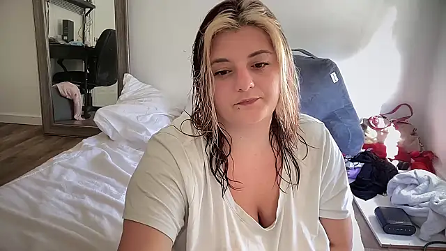 Snapshot of magicsparkles chatting on January 28, 2025, 4:30 pm magicsparkles online show from January 28, 2025, 4:30 pm