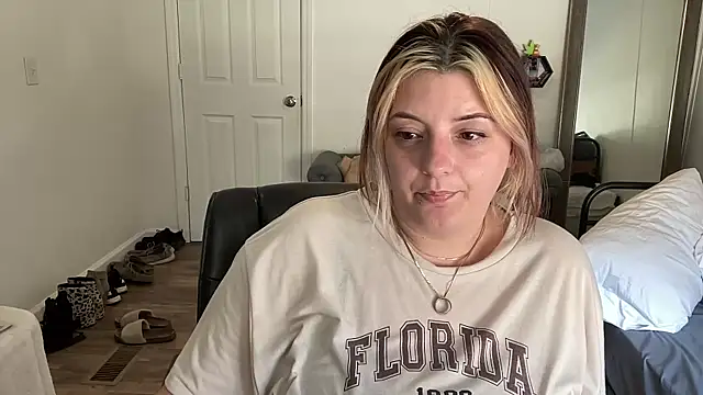 Snapshot of magicsparkles chatting on February 5, 2025, 9:07 pm magicsparkles online show from February 5, 2025, 9:07 pm