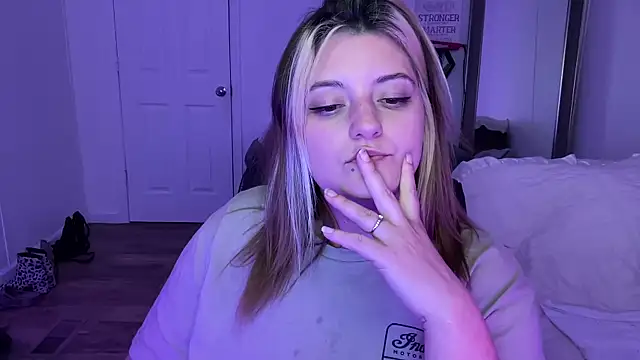 Snapshot of magicsparkles chatting on March 13, 2025, 1:54 am magicsparkles online show from March 13, 2025, 1:54 am