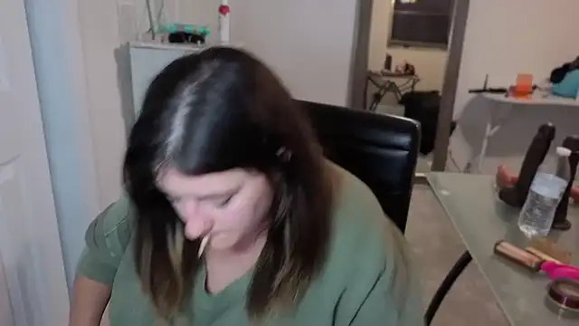Snapshot of magicsparkles chatting on June 5, 2026, 6:52 am magicsparkles online show from June 5, 2026, 6:52 am