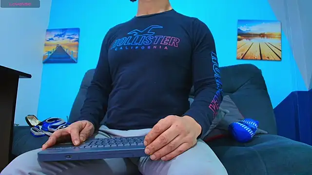 Snapshot of juanses_n_toro chatting on September 24, 2025, 12:41 pm juanses n toro online show from September 24, 2025, 12:41 pm