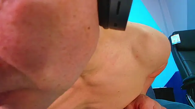 Snapshot of juanses_n_toro chatting on November 4, 2025, 1:10 pm juanses n toro online show from November 4, 2025, 1:10 pm