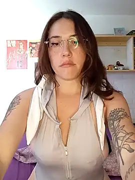 Snapshot of sereluxz chatting on October 6, 2025, 5:32 pm sereluxz online show from October 6, 2025, 5:32 pm