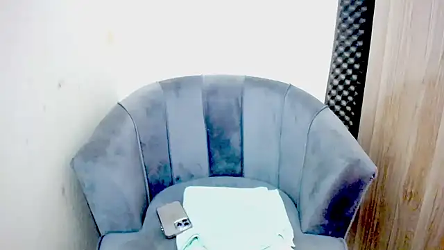 Sakura Moe online show from December 4, 2025, 4:33 am