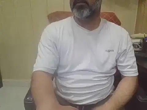 Snapshot of hairymaster95 chatting on May 24, 2026, 5:23 am hairymaster95 online show from May 24, 2026, 5:23 am