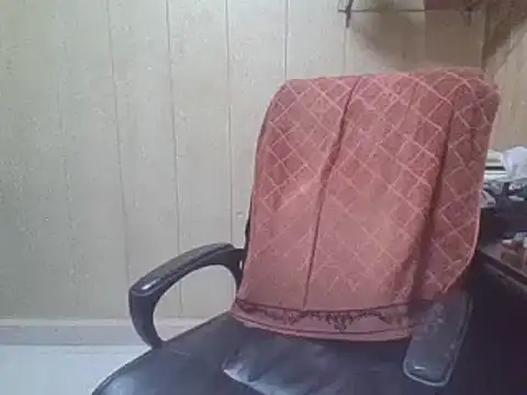 hairymaster95 online show from June 18, 2026, 4:13 am
