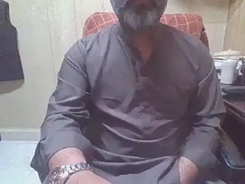 hairymaster95 online show from June 27, 2026, 4:28 am
