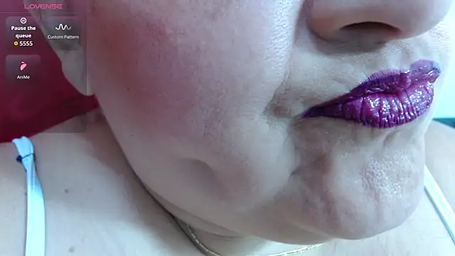 Kerly Doll online show from April 28, 2026, 5:29 pm